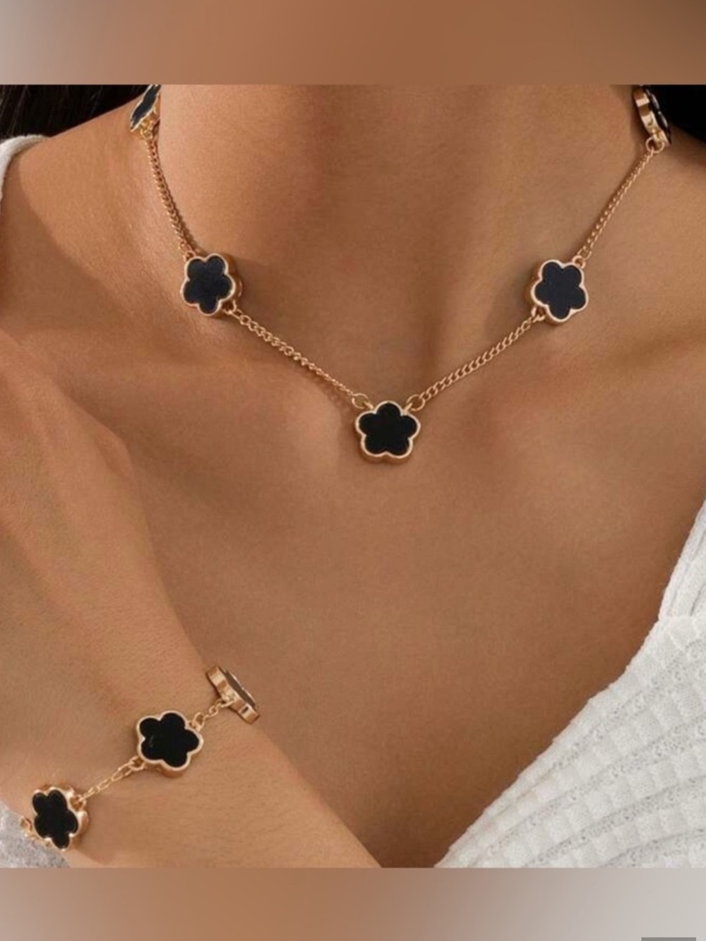 Gold-Plated Black Clover Necklace — Elegant Women's Pendant